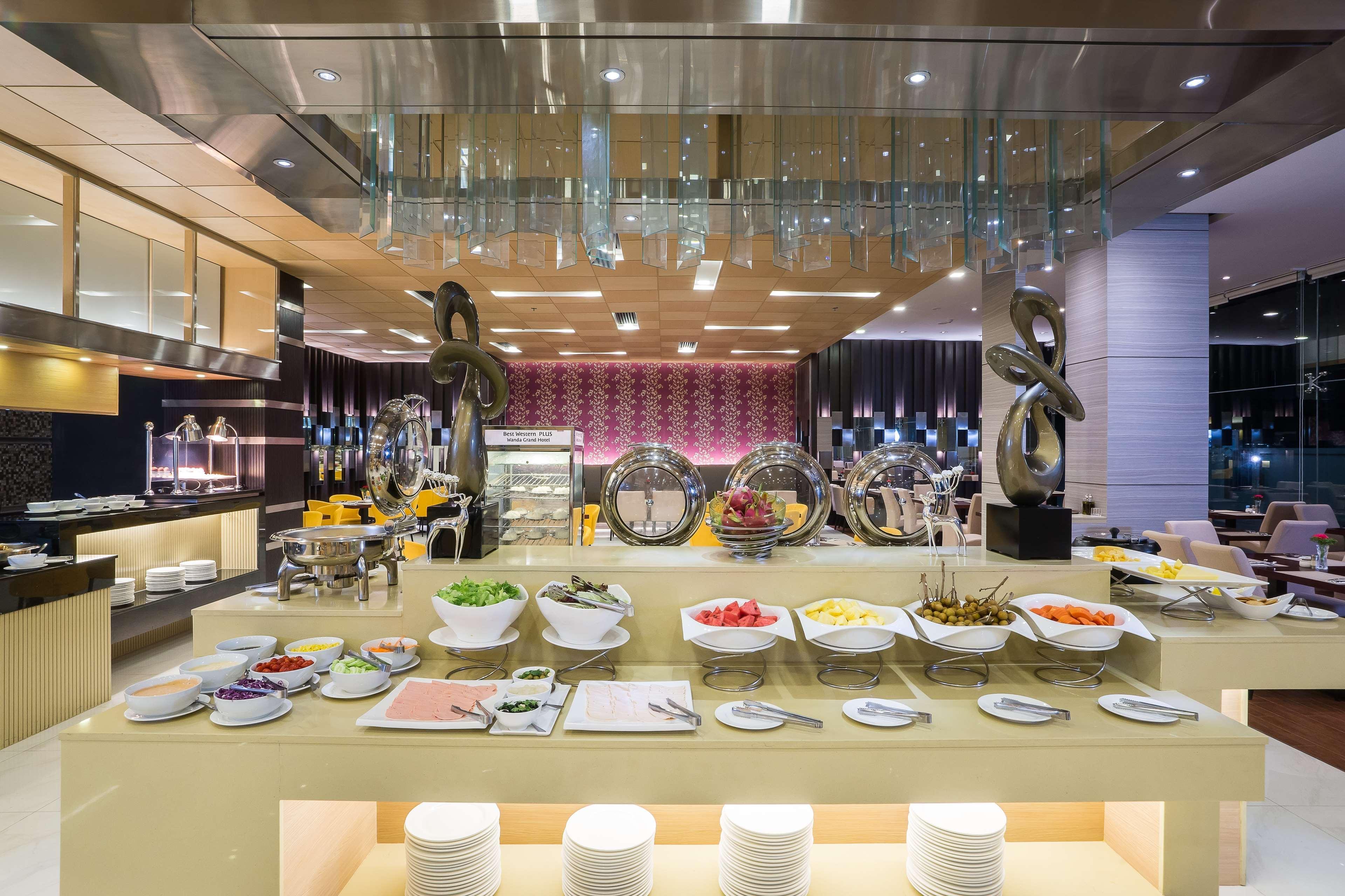 Best Western Plus Wanda Grand Hotel Nonthaburi Exterior foto